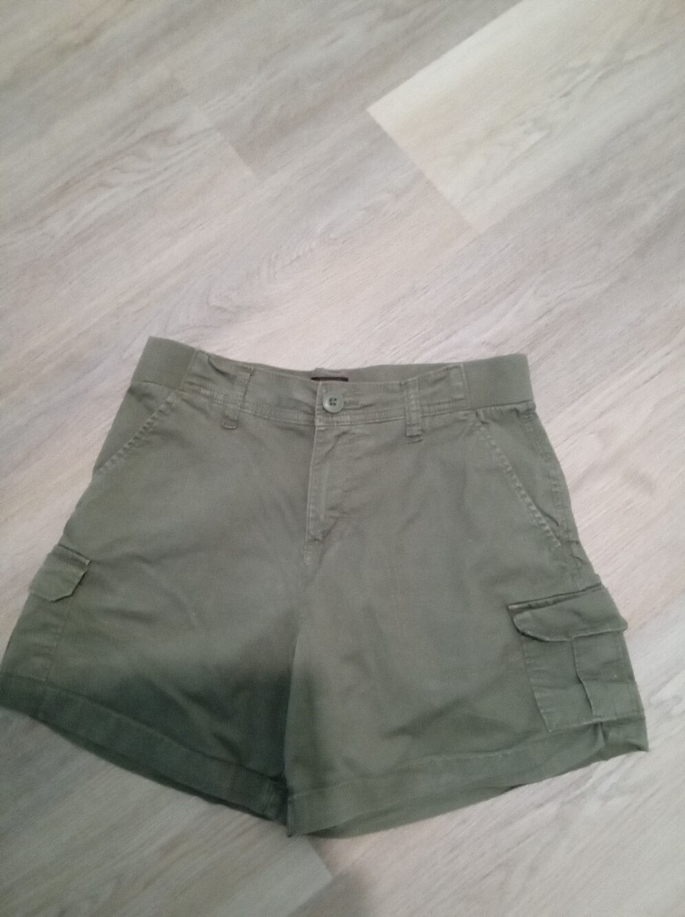 Lee Size 6 Olive Green Cargo Shorts With Flap Pockets